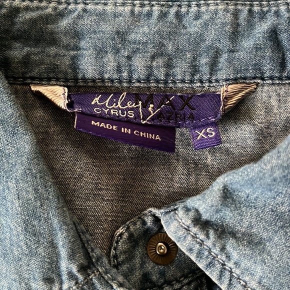 XS soft denim button down in excellent condition - Picture 4 of 6